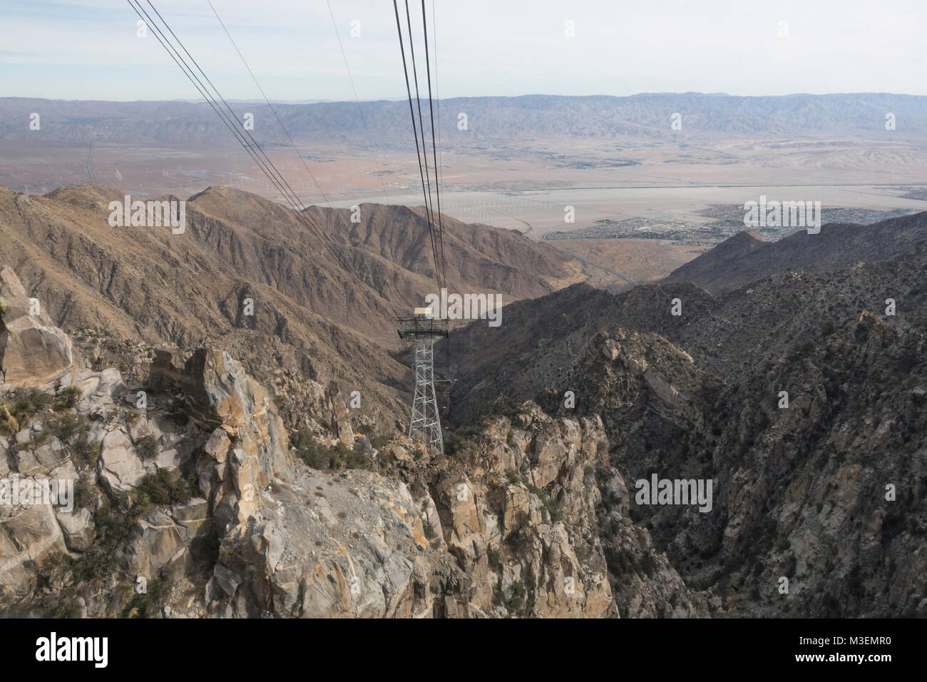 Vista dalla gondola del Palm Springs Aerial Tram, il più grande del mondo rotante auto tram Foto Stock