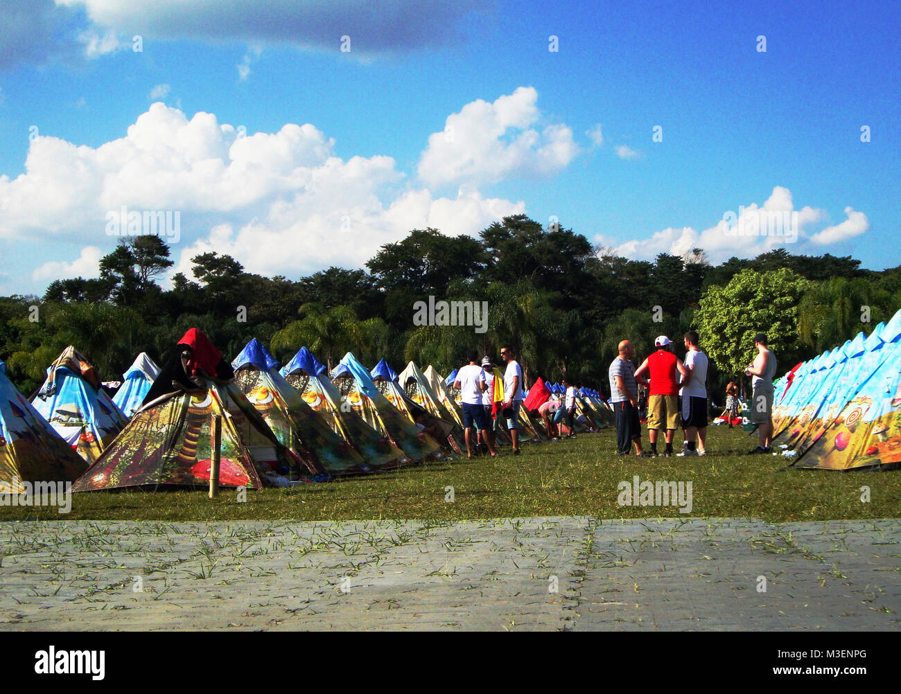 Area Camping tenda music festival tomorrowland colorfull Foto Stock