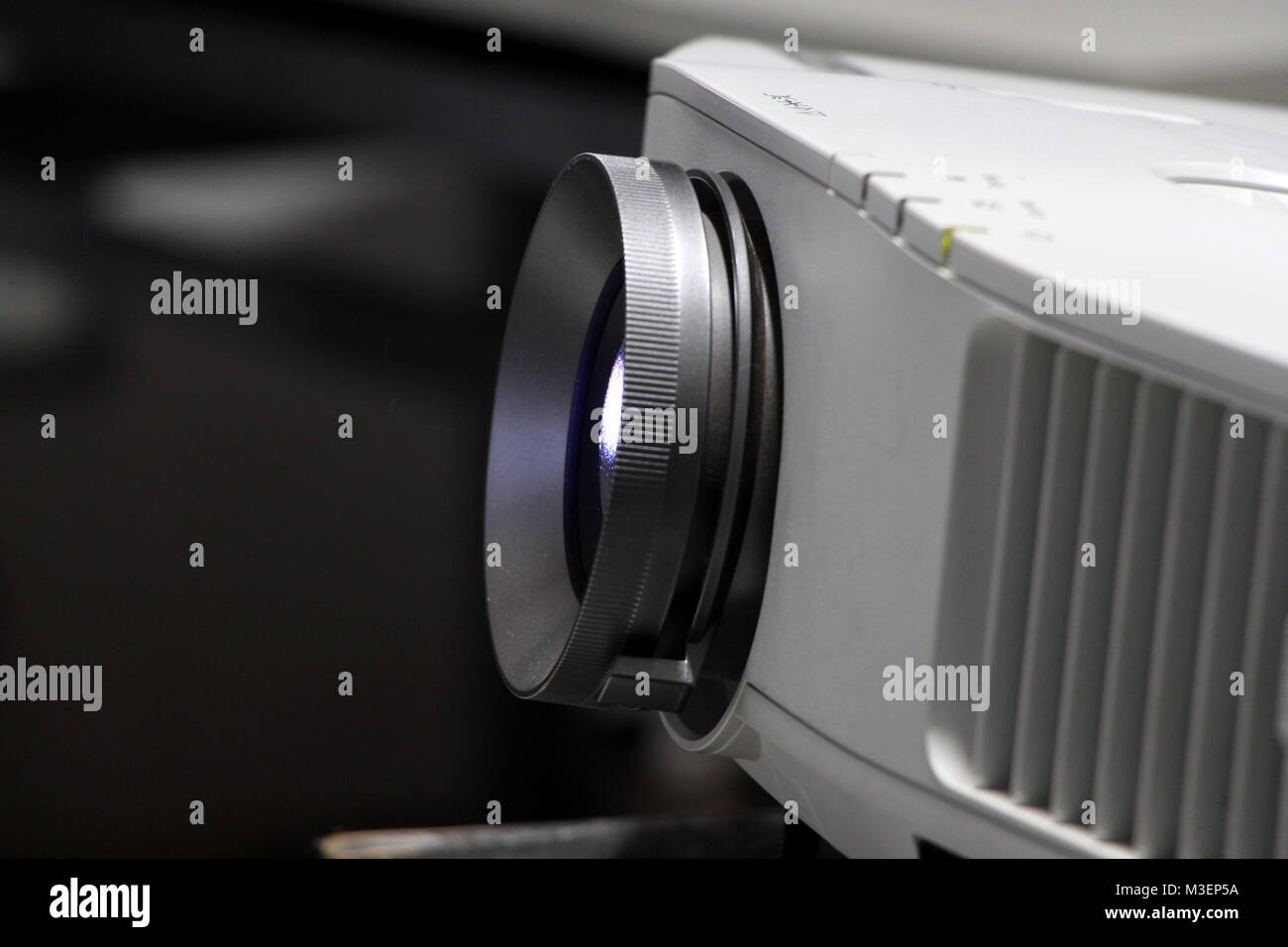 Faretto proiettore cinema in classe Foto Stock