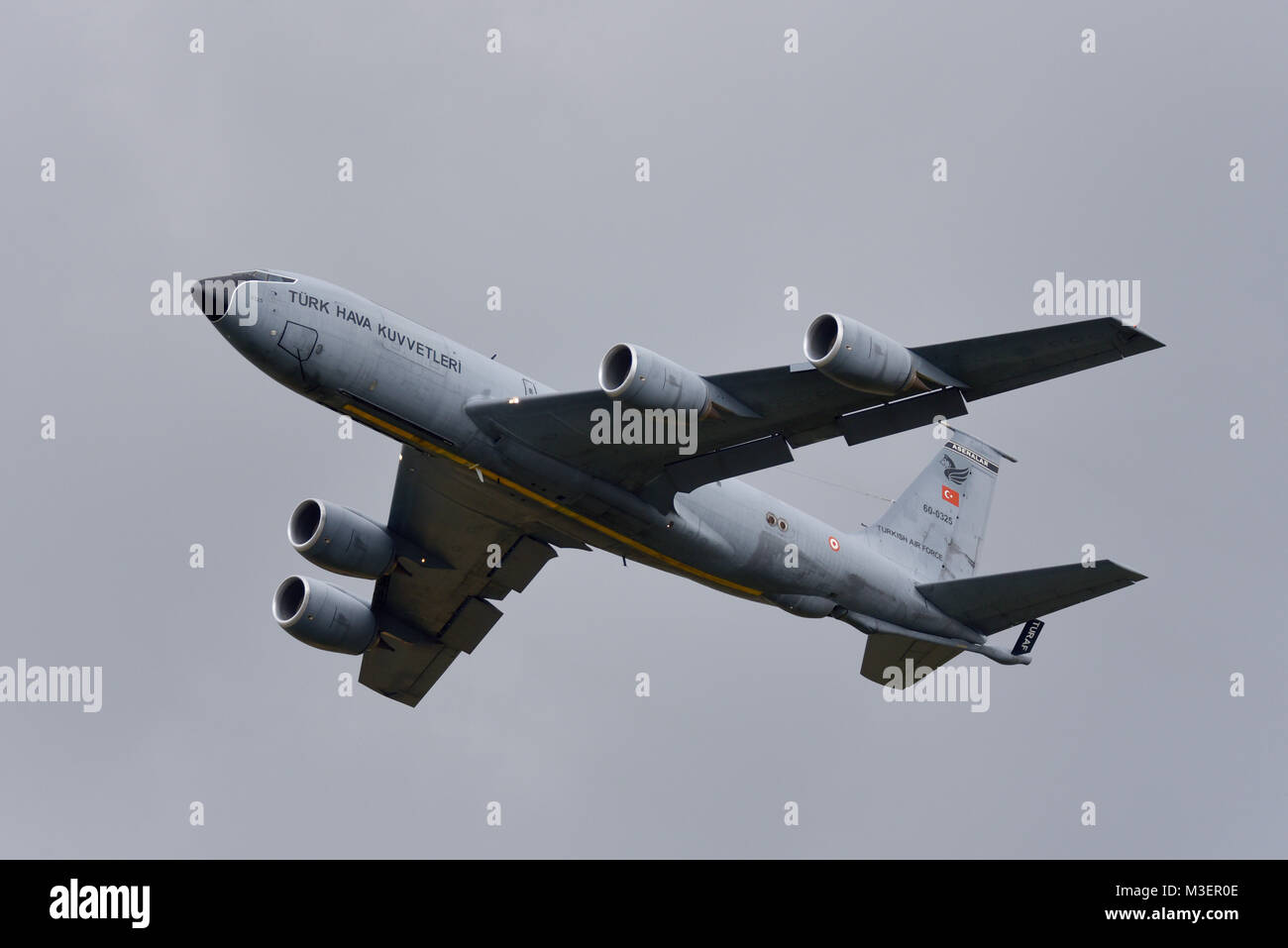 Aereo cisterna KC-135 dell'Aeronautica turca in partenza dalla RAF Fairford. Gestito dal 101st Squadron, di stanza presso la Incirlik Air base Foto Stock