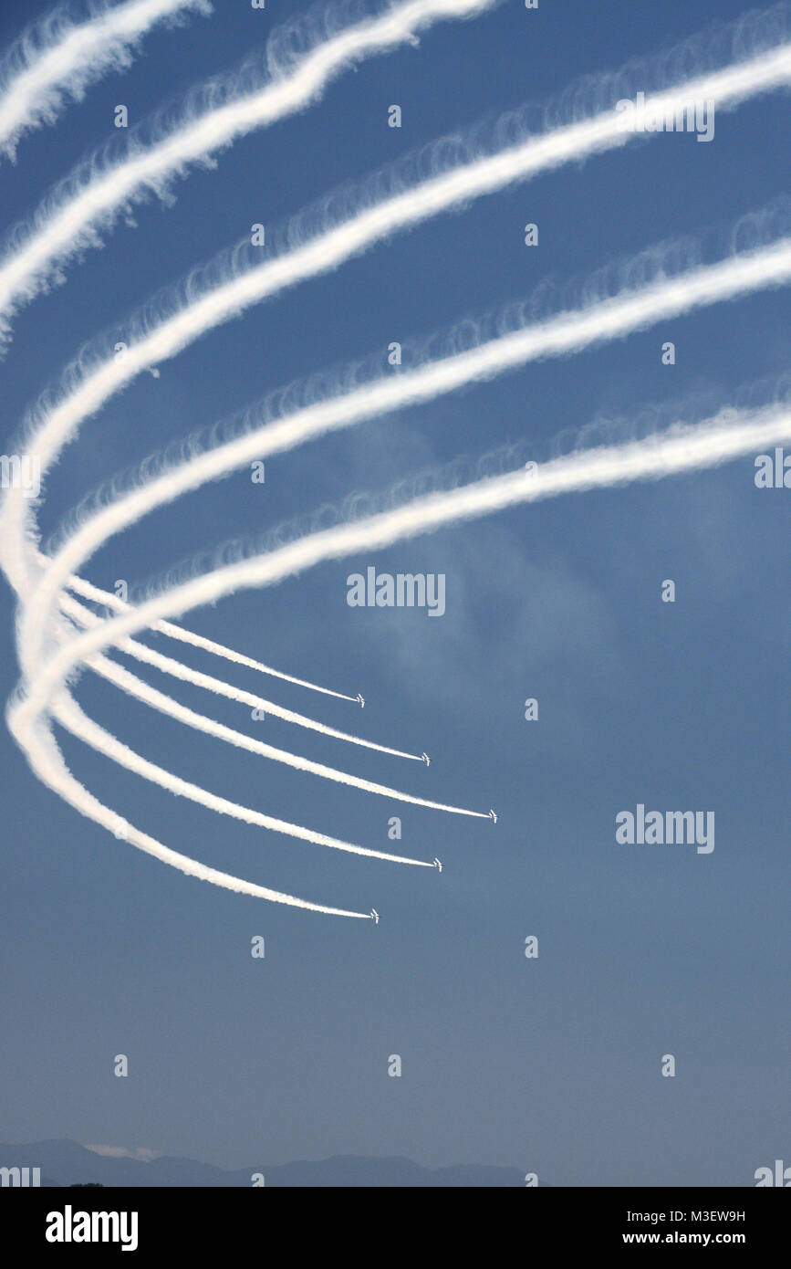 Formazione di volo Air force aerobatic team presso il blue-impulso del Giappone Foto Stock