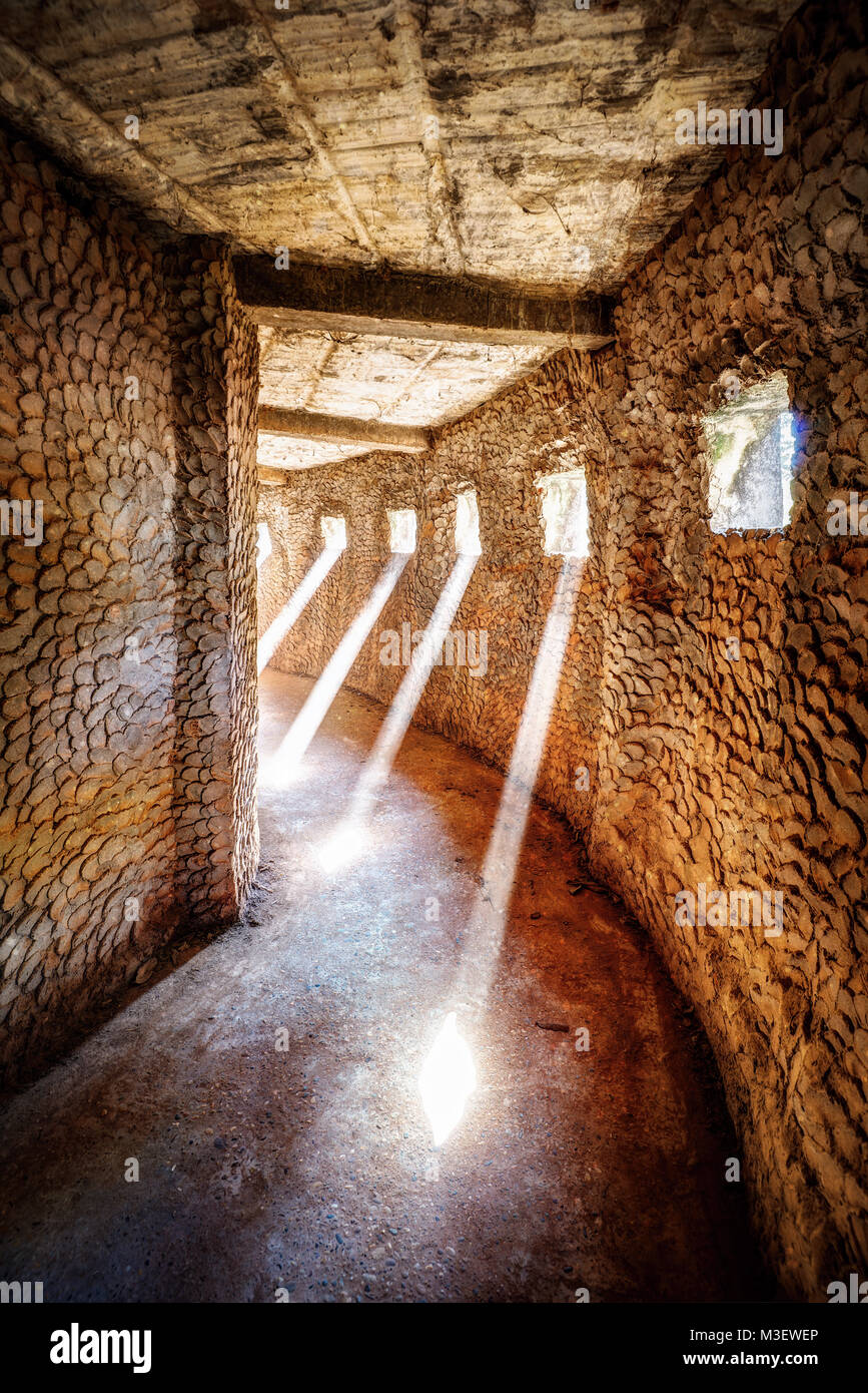 Vientiane Laos Buddha Park Sun fascio nel tempio polveroso adottate nel 2015 Foto Stock