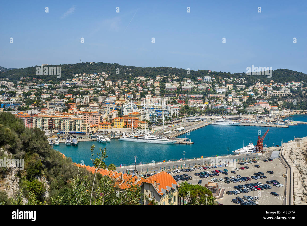 Francia, dipartimento Alpes-Maritime, Côte d'Azur, Nizza, vista del porto Lympia e tre-masted yacht di lusso di 'Le Ponant' Foto Stock
