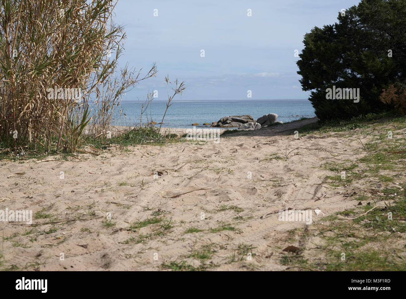 La spiaggia del Lido di Orrí, camminando verso il mare Foto Stock