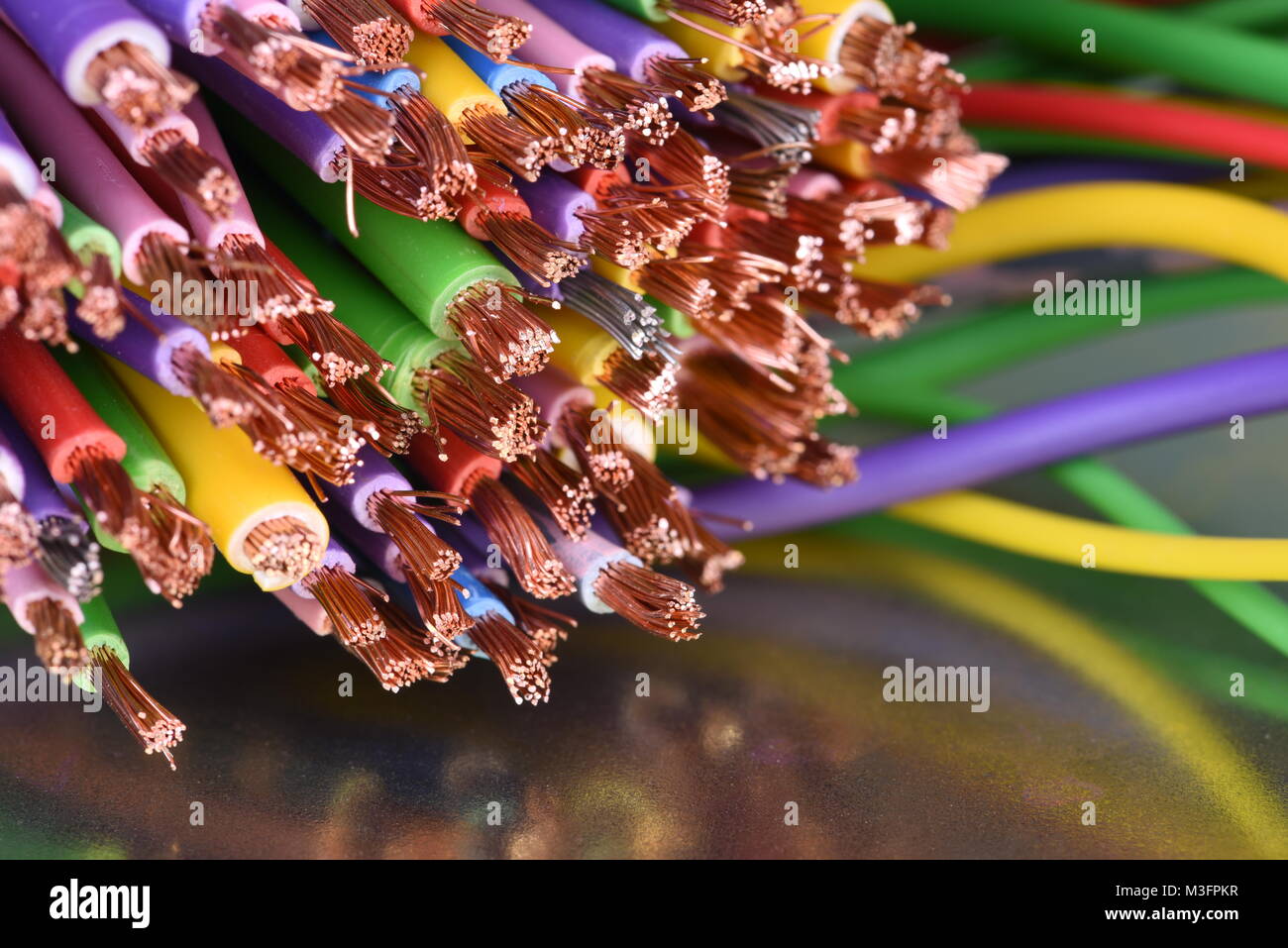 Colori dei cavi elettrici nei sistemi informatici Foto Stock