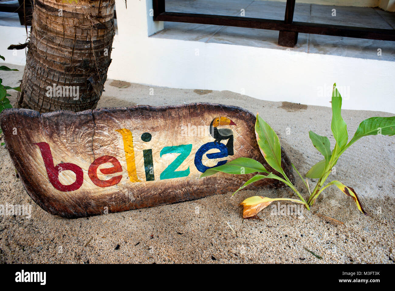 Belize segno dipinto presso la spiaggia di Placencia Belize Foto Stock