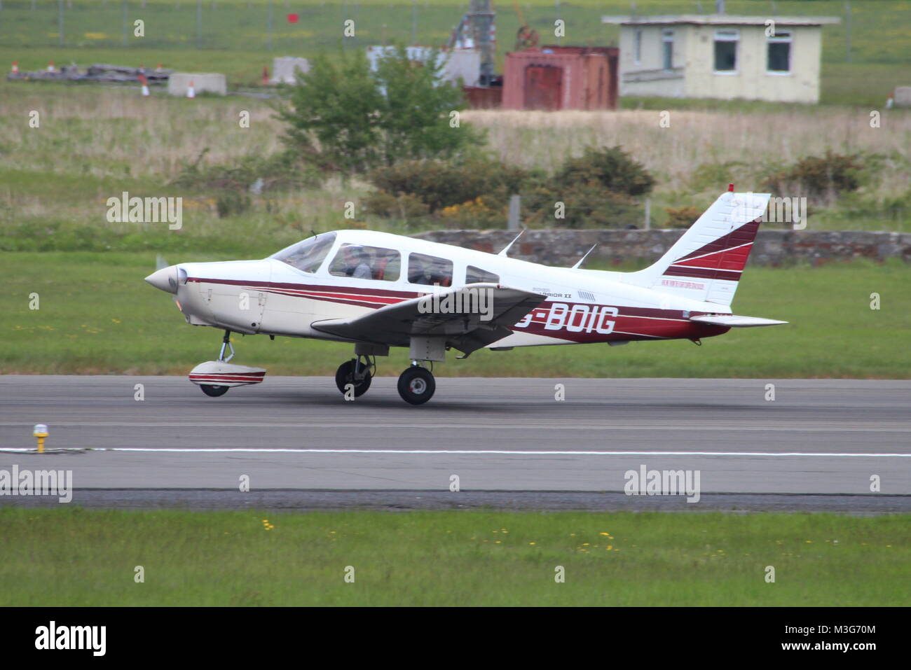 G-BOIG, un privato Piper PA-28-161 Guerriero II, con partenza dall'Aeroporto di Prestwick in Ayrshire. Foto Stock