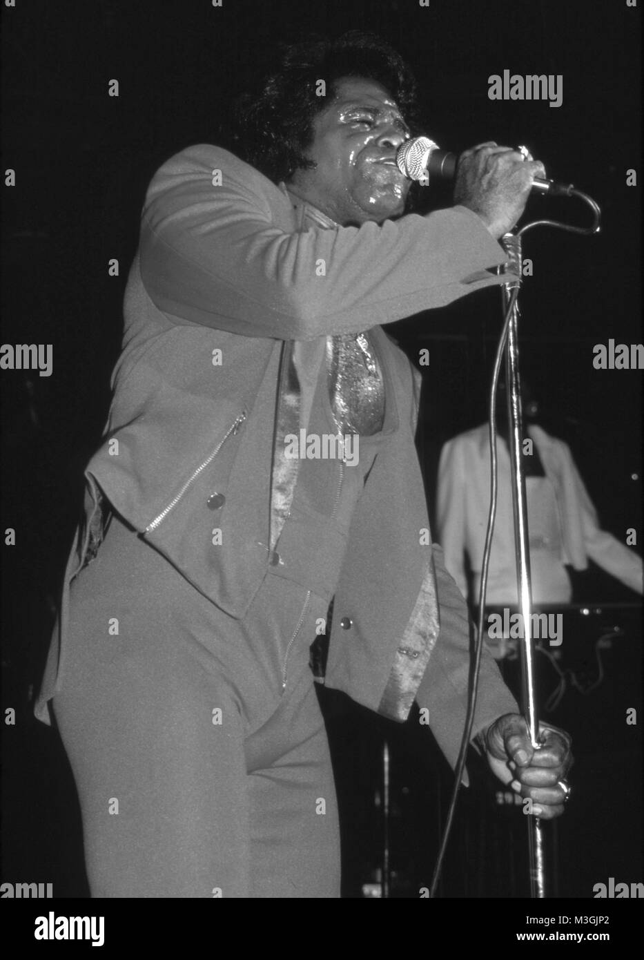 James Brown esecuzione presso il Red Parrot discoteca club e il 16 marzo 1983 a New York City. Credito: Walter McBride/MediaPunch Foto Stock