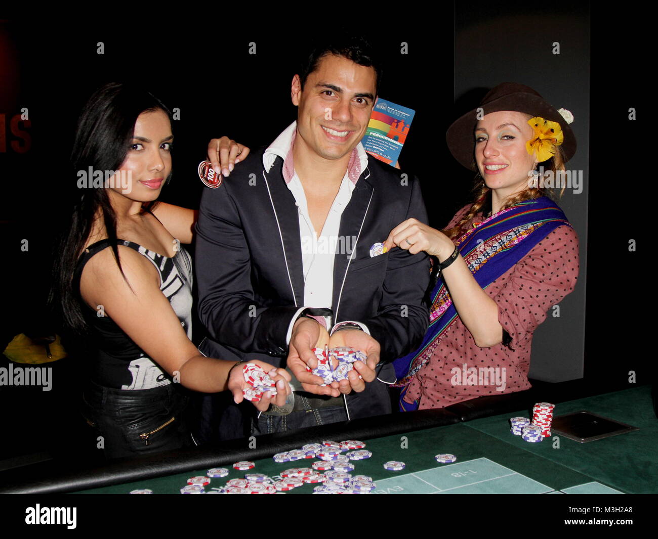 Hot Banditoz ( Diba Hakimi. ,Silva Gonzales ,Gabriela Gottschalk V.I.P. Roulette - Foto Stock