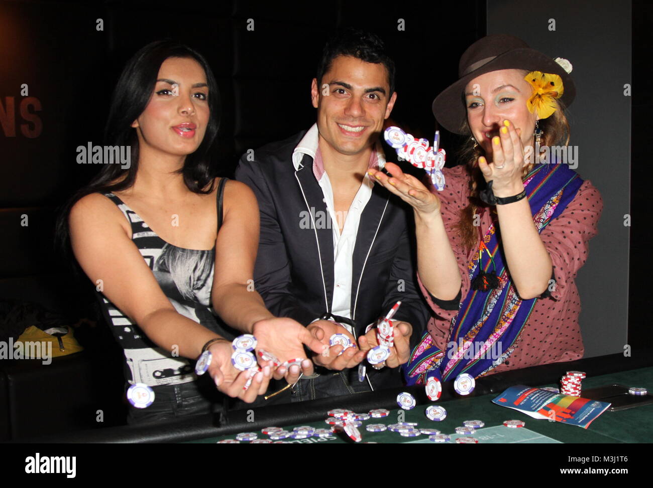 Hot Banditoz ( Diba Hakimi. ,Silva Gonzales ,Gabriela Gottschalk V.I.P. Roulette - Foto Stock