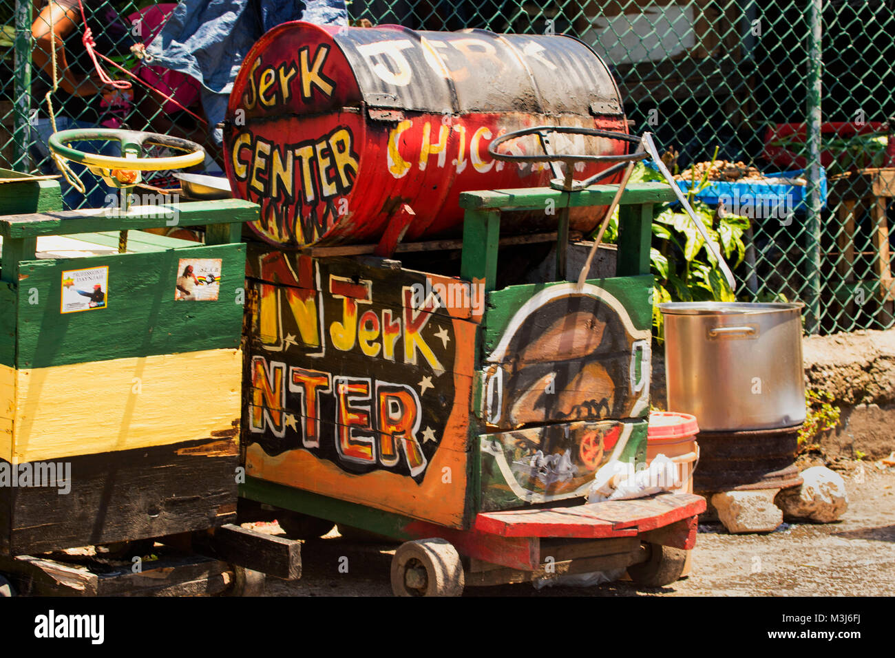 Pubblicità sul punto vendita nell'area mercato di Ocho Rios, Giamaica, West Indies, dei Caraibi Foto Stock