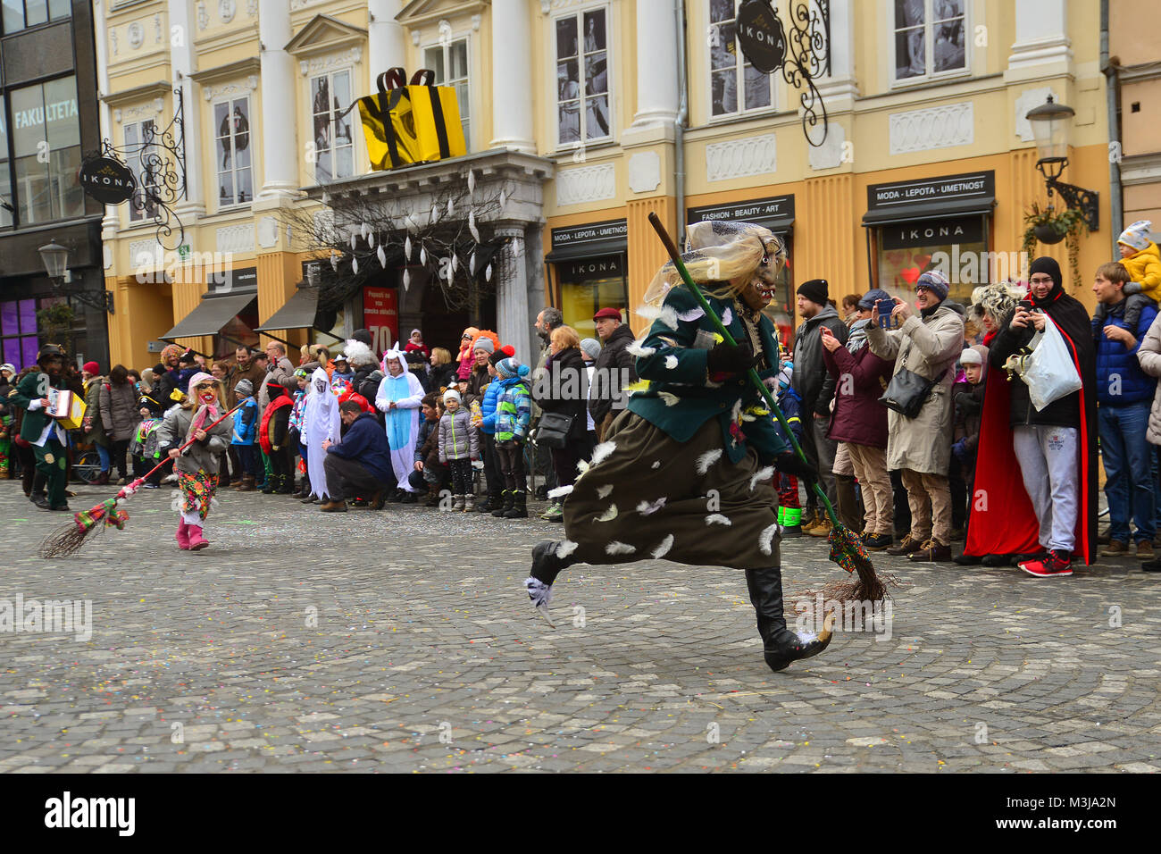 Lubiana, Slovenia. Il 10 febbraio 2018. Drago tradizionale carnevale, tenutasi a Lubiana con molti tipici sloveni maschere di carnevale che sono in molti modi unici e riflettono l'ex caratteristiche locali del villaggio ambiente. Credito: Matic Štojs/Alamy Live News Foto Stock