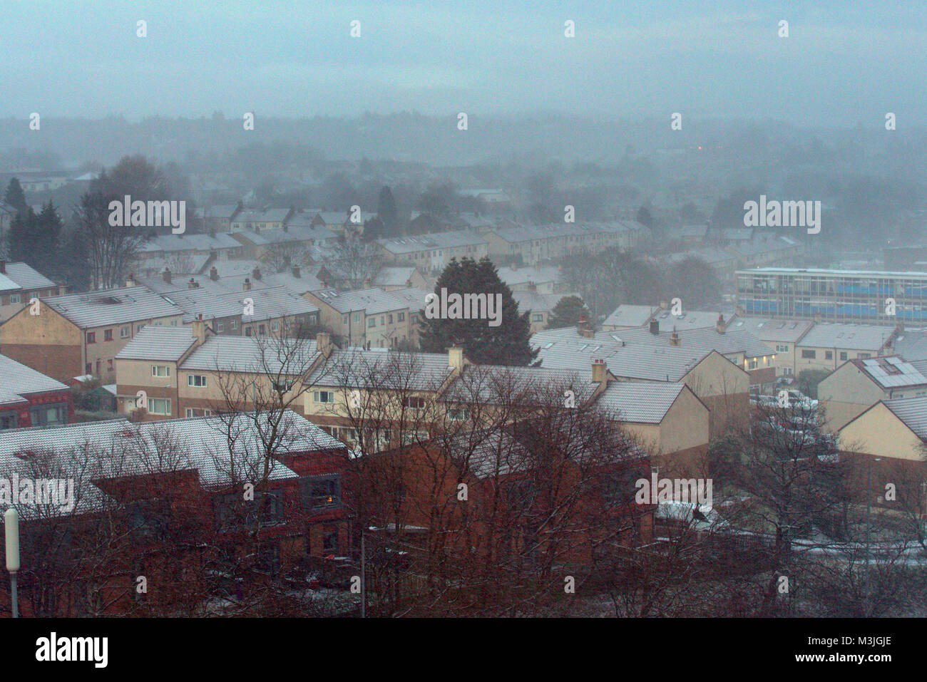 Glasgow, Scotland, Regno Unito Xi Febbraio.UK Meteo: Neve a Glasgow la sera presto diventa pesante come la temperatura e la visibilità scende. Gerard Ferry/Alamy Live News Foto Stock