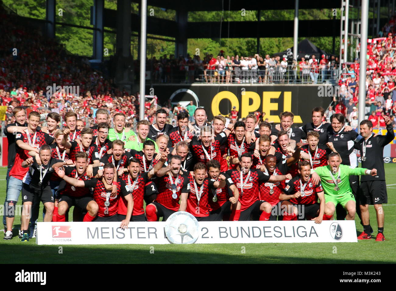 Sportclub Freiburg - Meister der 2. Fußball Bundesliga-in der Spielzeit 2015/16 Foto Stock