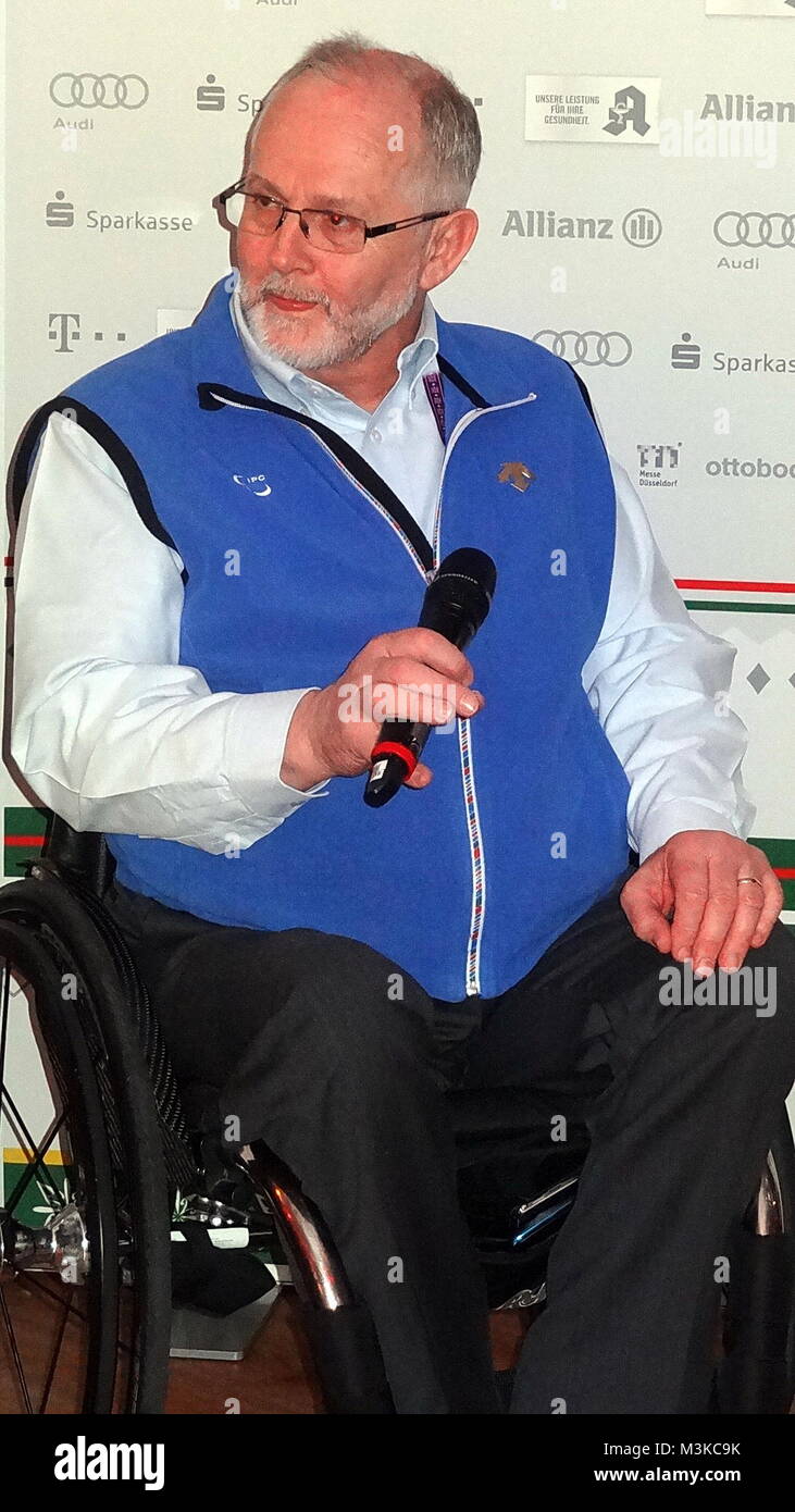 Sir Philip Craven ist der Präsident des IPC im Rollstuhl, Biathlon 4. Tag Sotschi Paralimpiadi Paralimpiadi Sotschi 2014 / Giochi Paralimpici Invernali Sochi 2014 Foto Stock