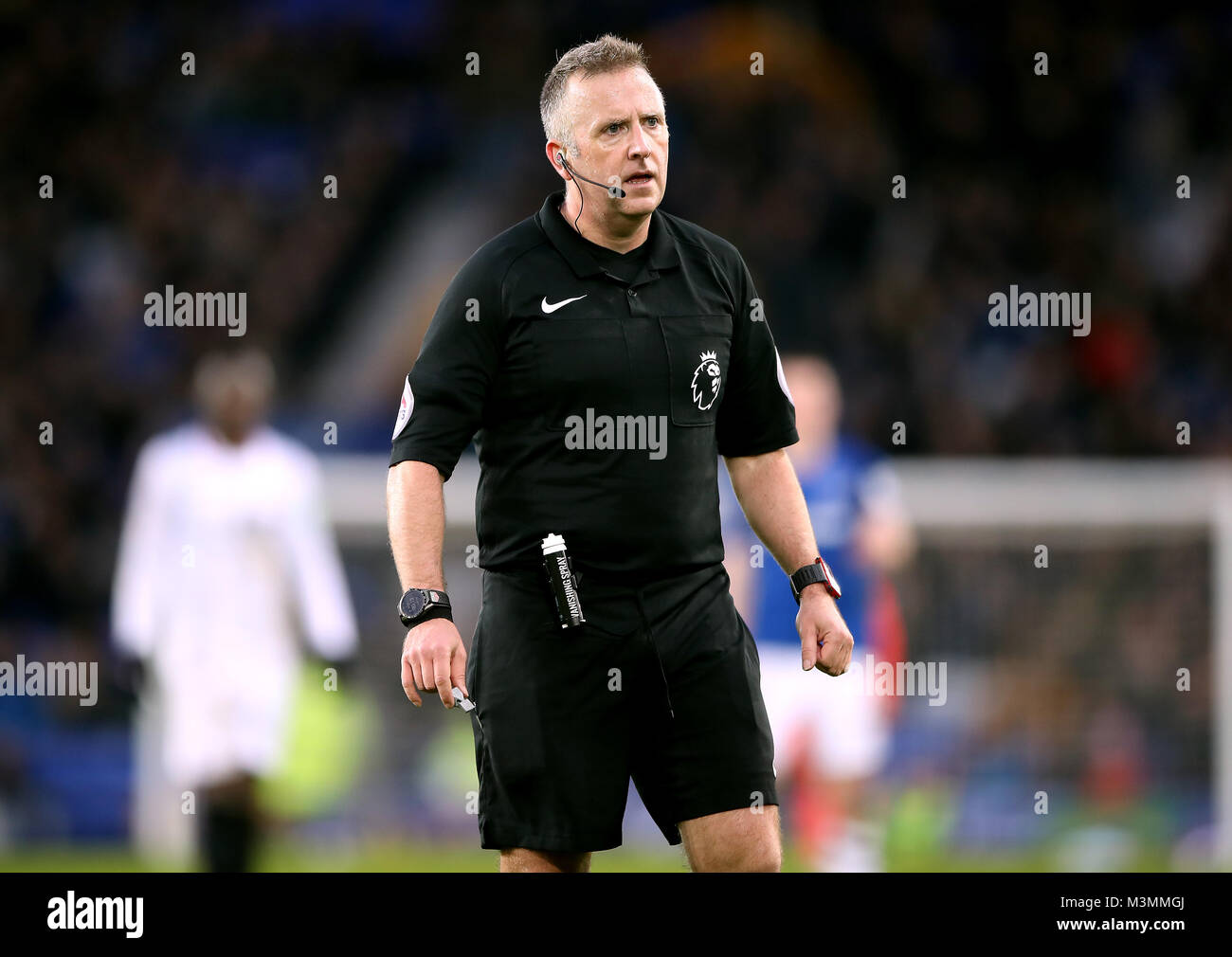 Arbitro Jonathan Moss durante la partita della Premier League al Goodison Park, Liverpool. PREMERE ASSOCIAZIONE foto. Data immagine: Sabato 10 febbraio 2018. Vedi PA storia CALCIO Everton. Il credito fotografico dovrebbe essere: Nick Potts/PA Wire. RESTRIZIONI: Nessun utilizzo con audio, video, dati, elenchi di apparecchi, logo di club/campionato o servizi "live" non autorizzati. L'uso in-match online è limitato a 75 immagini, senza emulazione video. Nessun utilizzo nelle scommesse, nei giochi o nelle pubblicazioni di singoli club/campionati/giocatori. Foto Stock