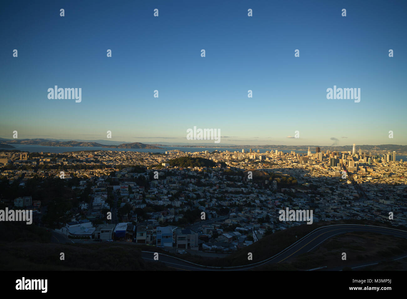 Vista di San Francisco al tramonto dalla Twin Peaks Foto Stock