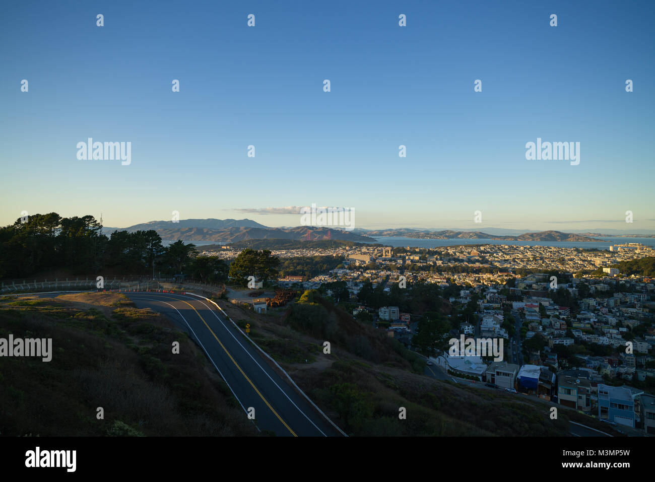 Vista di San Francisco al tramonto dalla Twin Peaks Foto Stock