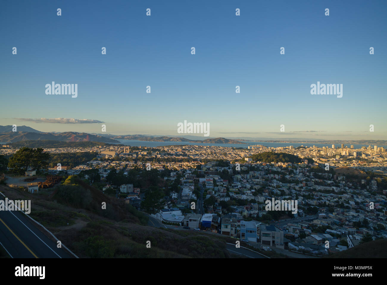 Vista di San Francisco al tramonto dalla Twin Peaks Foto Stock