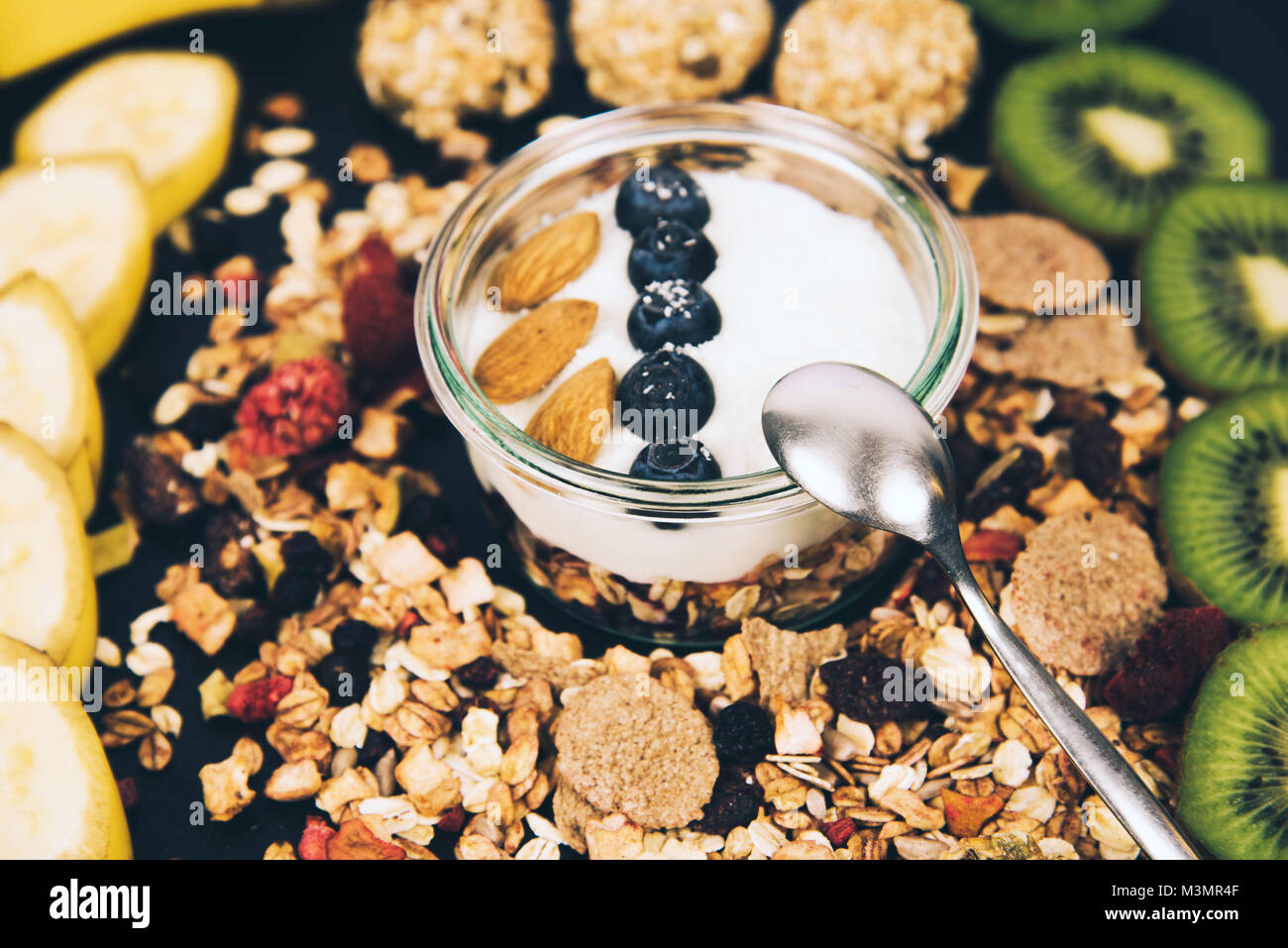 Una sana colazione era fresca granola muesli. Foto Stock