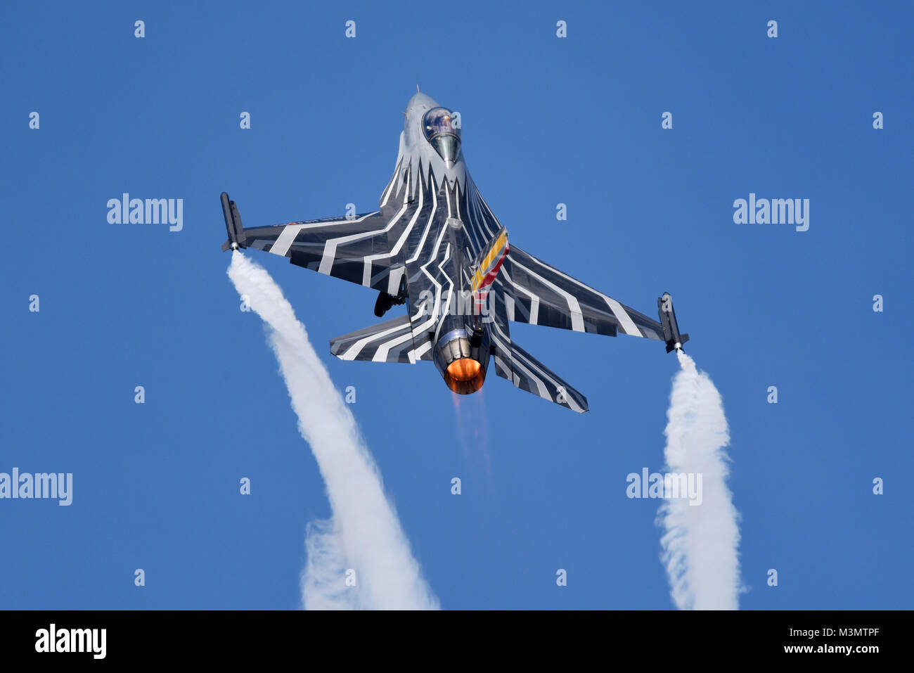 Belgian Air Force Lockheed F16 Fighting Falcon al Royal International Air Tattoo alla RAF Fairford. Postbruciatore, riscaldare. Componente aria belga Foto Stock