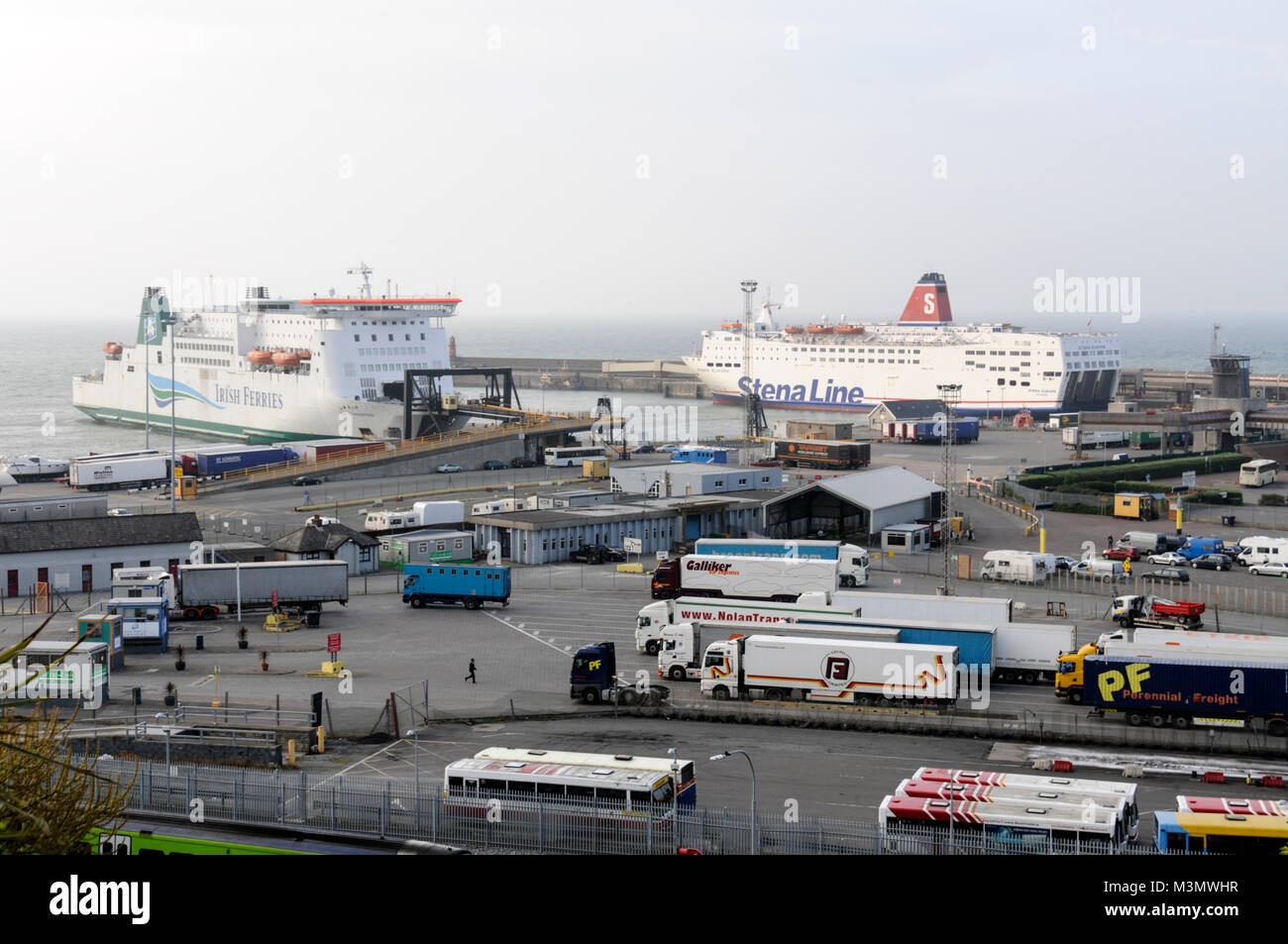 Il traghetto irlandese e Stena Line ormeggiato a Rosslare porto sulla costa orientale dell'Irlanda meridionale Foto Stock