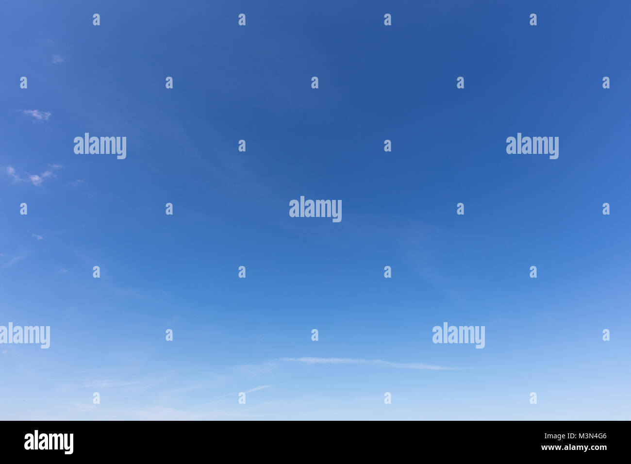 Vuoto azzurro cielo come natura o sfondo meteo Foto Stock