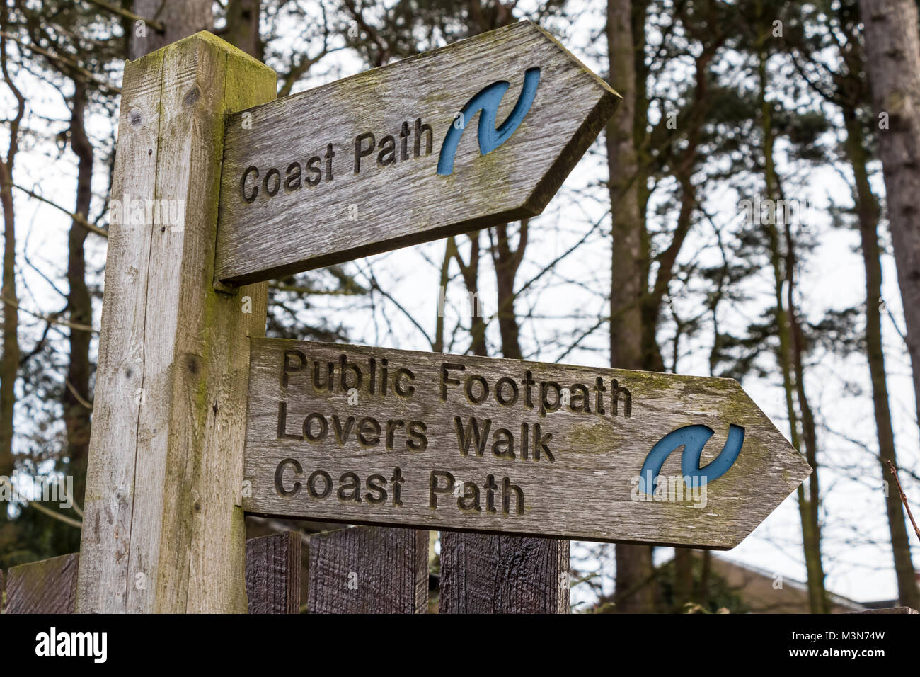 Due indicazioni per chi ama camminare e percorso della costa del Northumberland Coast a lunga distanza sentiero Foto Stock