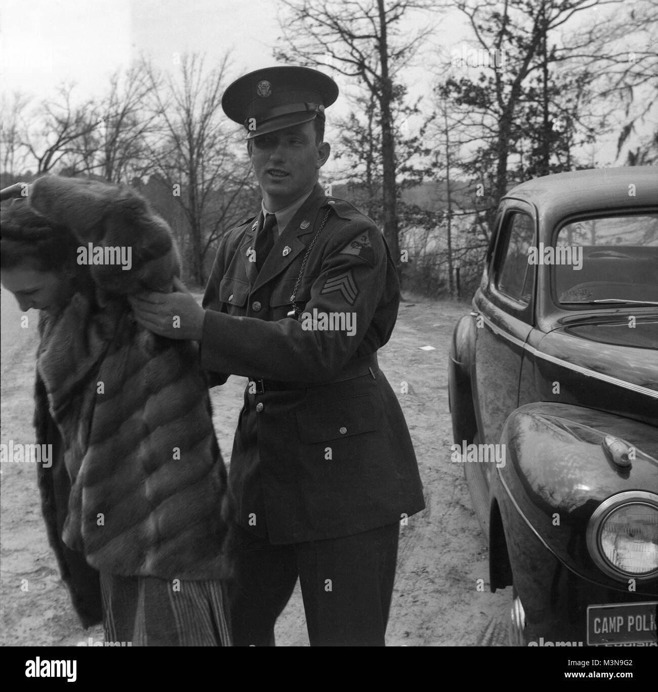 Camp funzionario di polizia arresti la sua fidanzata numero 3671 Foto Stock