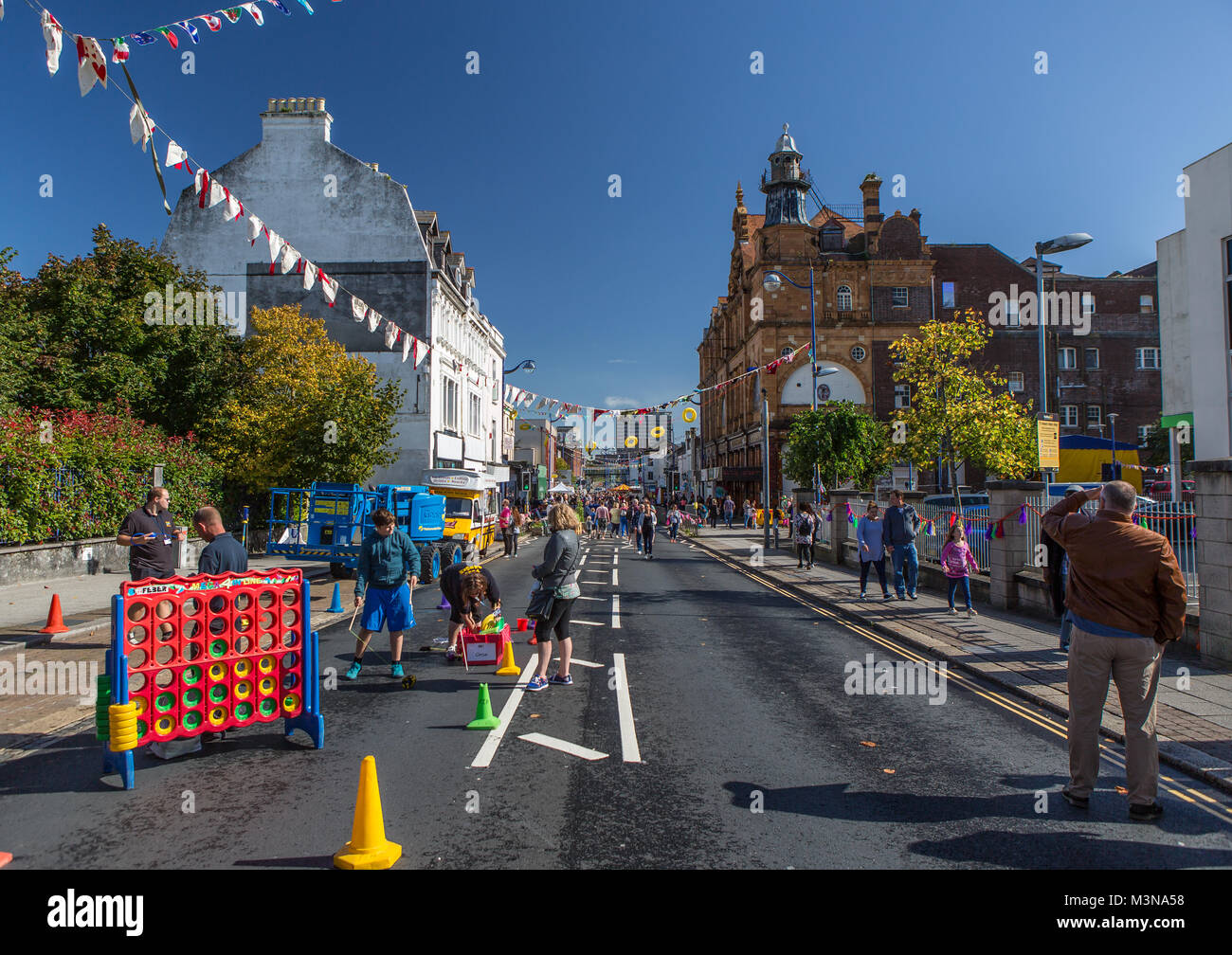 Union Street, Plymouth chiusa per l'annuale festa di strada. Foto Stock