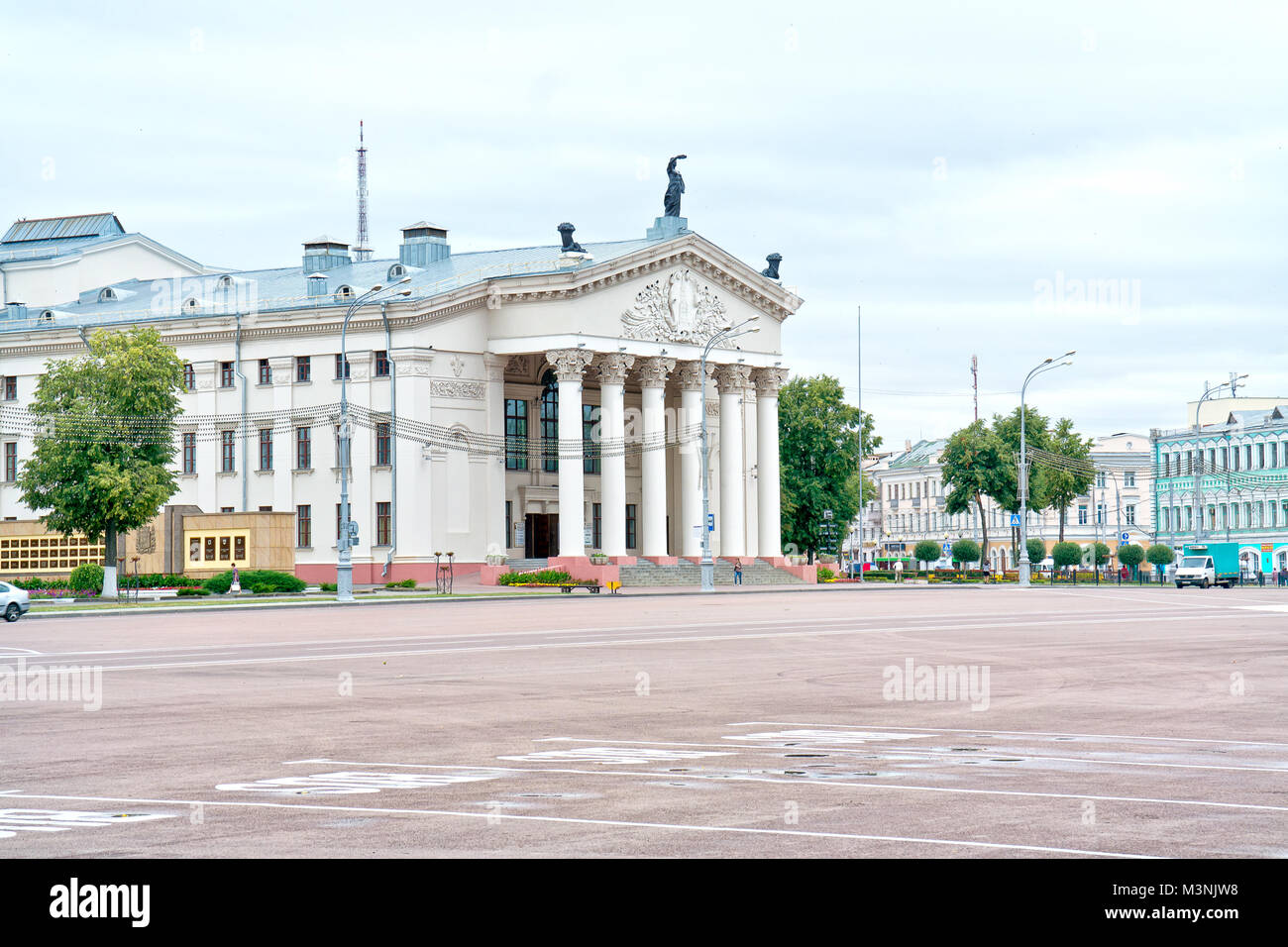 GOMEL, Bielorussia - Giugno 19.2016: Stato Teatro in piazza Lenin Foto Stock