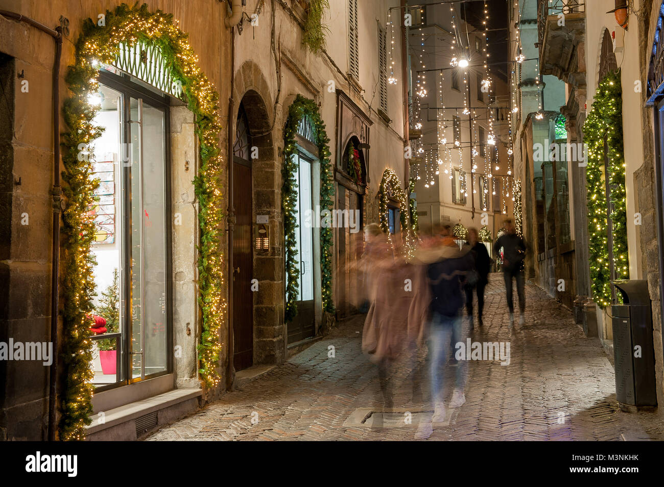 Negozi decorati per le feste di Natale nella vecchia bergamo Foto Stock