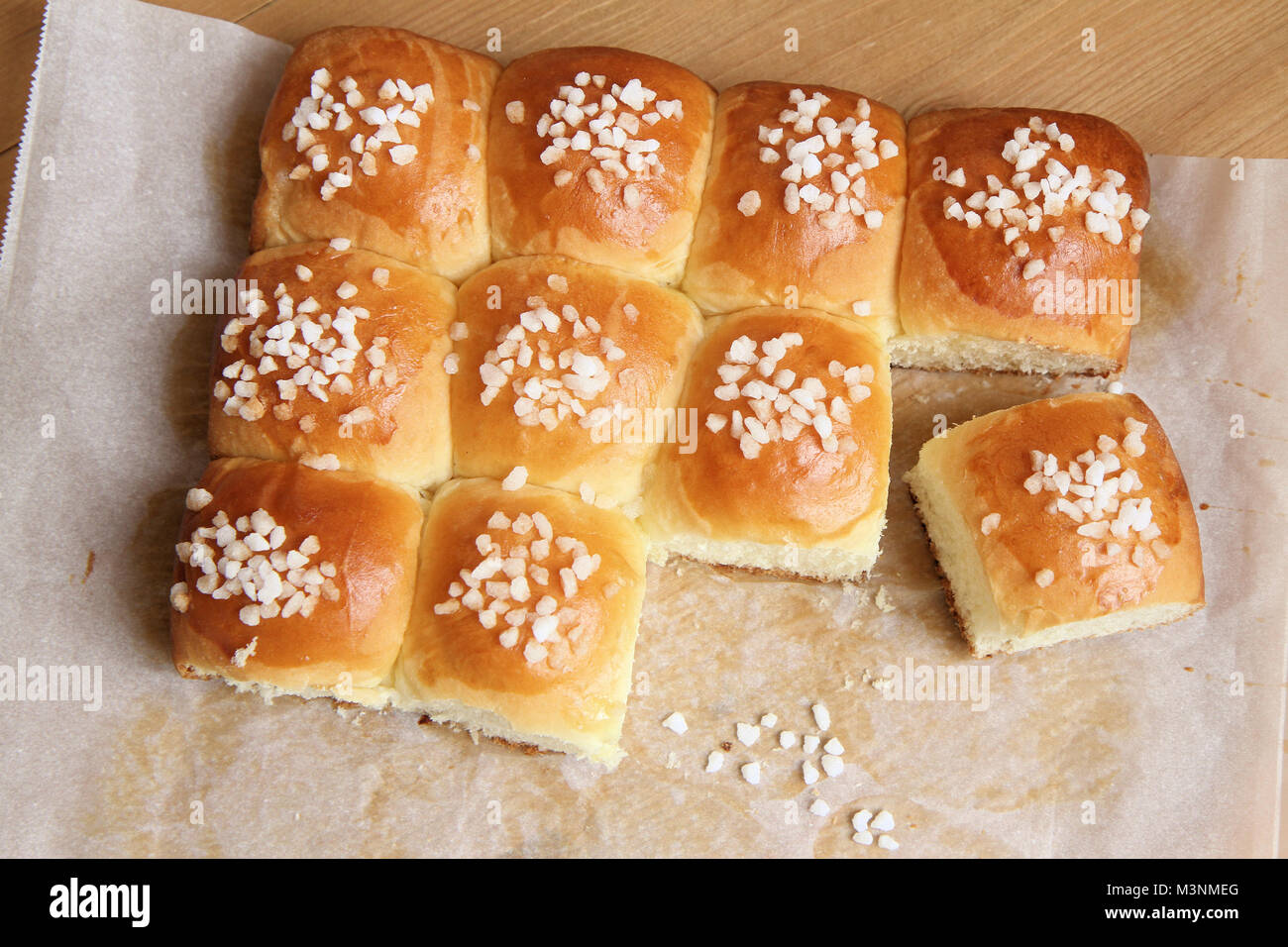 Brioche fatti in casa su pergamena Foto Stock