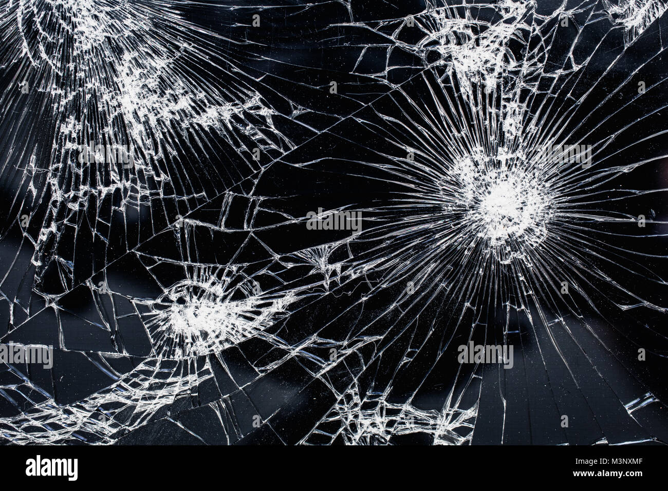 Grande e moderna smartphone con schermo rotto i detriti Foto Stock