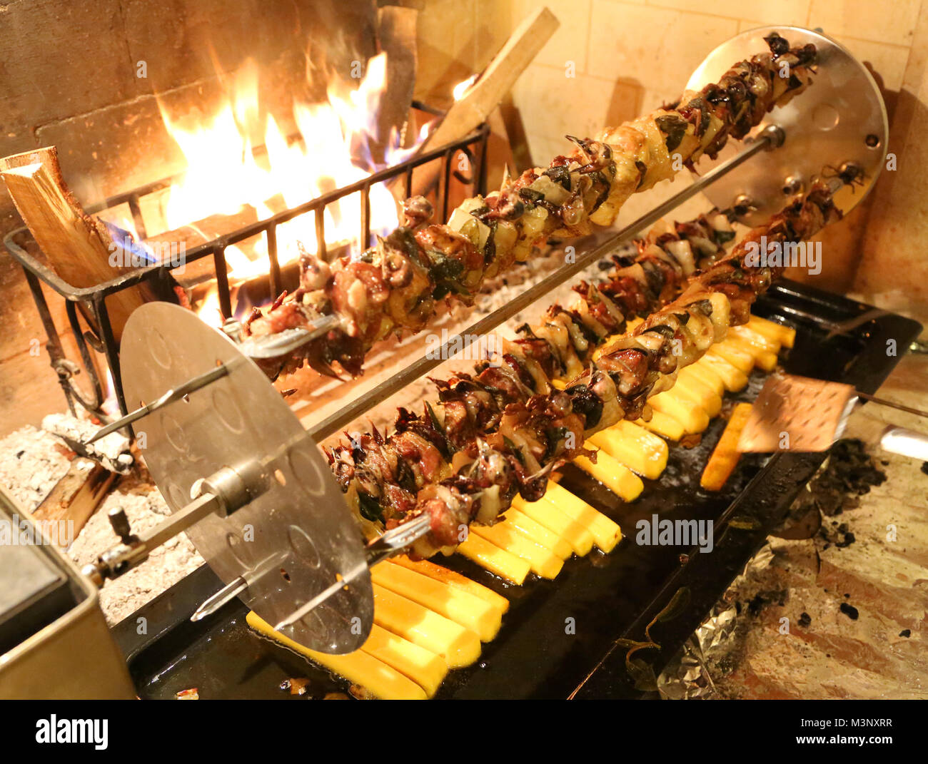 Uccelli Arrostiti Allo Spiedo Immagini E Fotos Stock Alamy