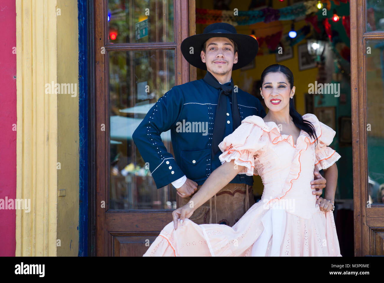 BUENOS AIRES, Argentina - 20 gennaio 2018: Unidentified chacarera danzatori provenienti da Buenos Aires, Argentina. Chacarera è un ballo folk originato in Sant Foto Stock