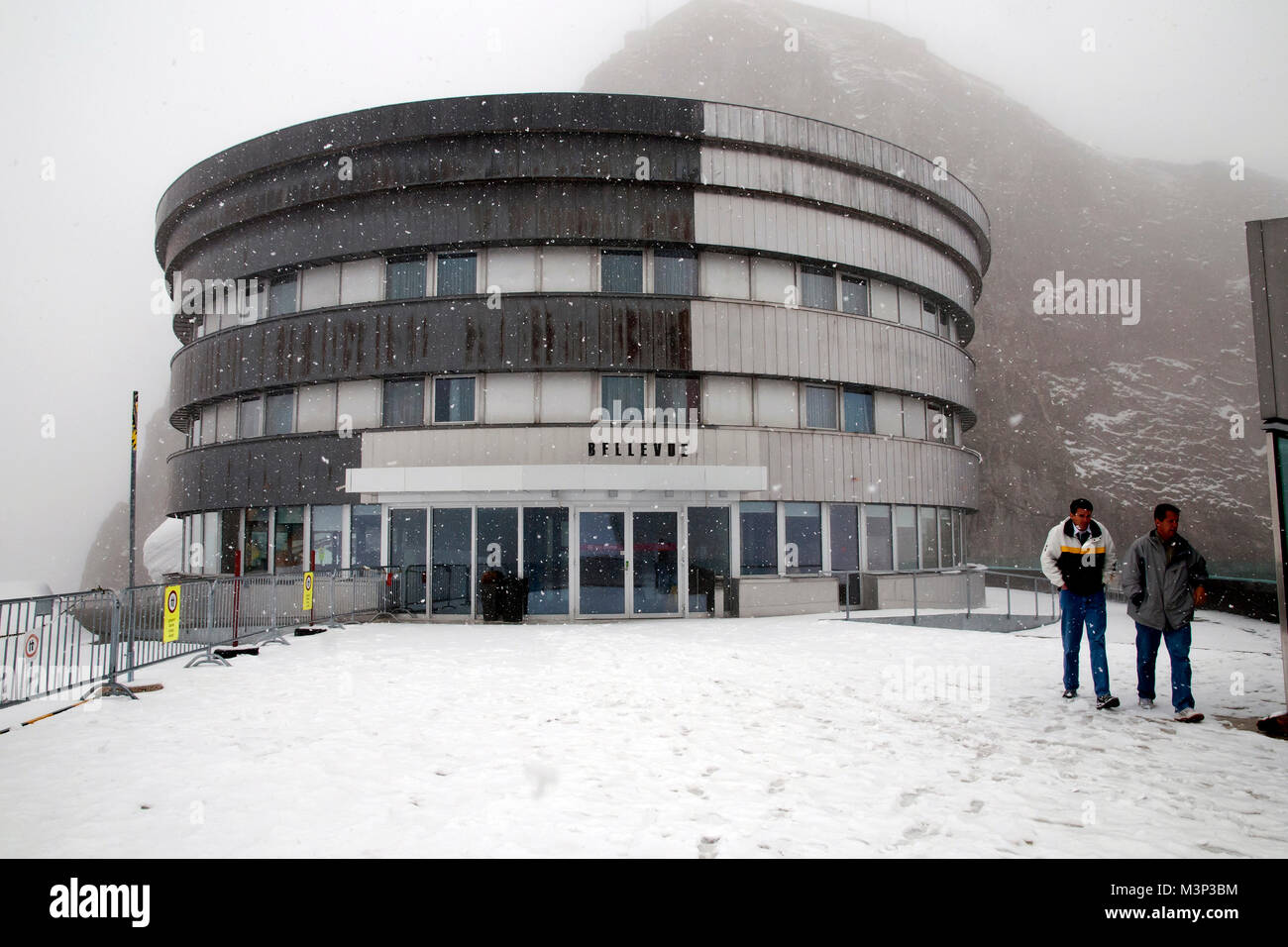 Hotel Bellevue, le tempeste di neve in maggio, il Monte Pilatus, , Lucerna , Svizzera centrale Foto Stock