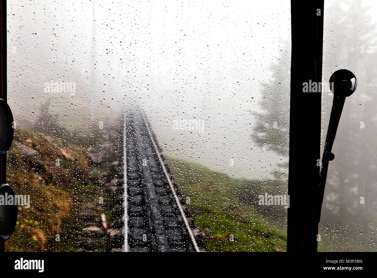 Il mondo è la più ripida ferrovia dentata,le tempeste di neve in maggio, il Monte Pilatus,, la Svizzera centrale Foto Stock