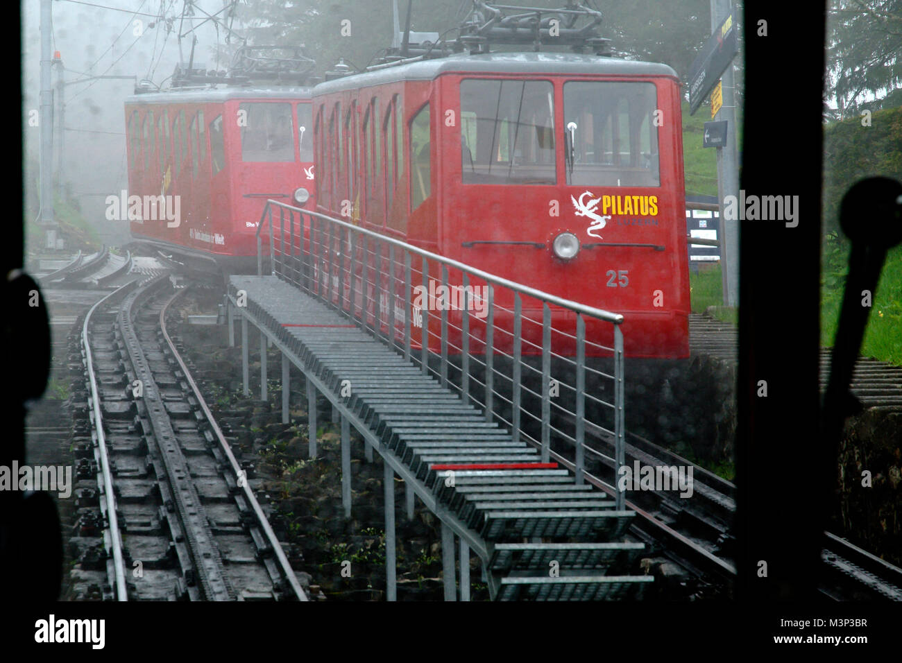 Il mondo è la più ripida ferrovia dentata,le tempeste di neve in maggio, il Monte Pilatus,, la Svizzera centrale Foto Stock