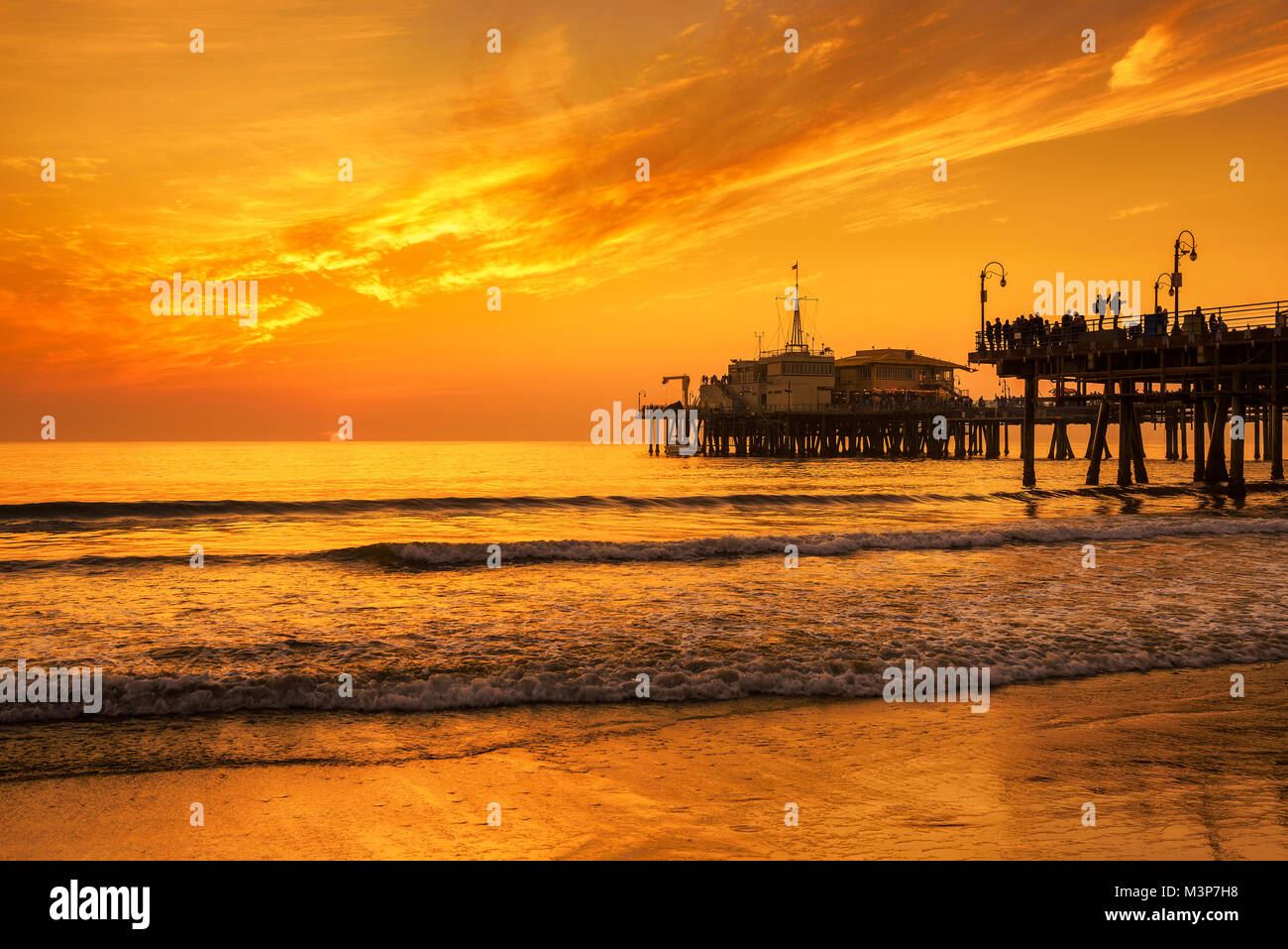 Tramonto dal molo di Santa Monica a Los Angeles Foto Stock