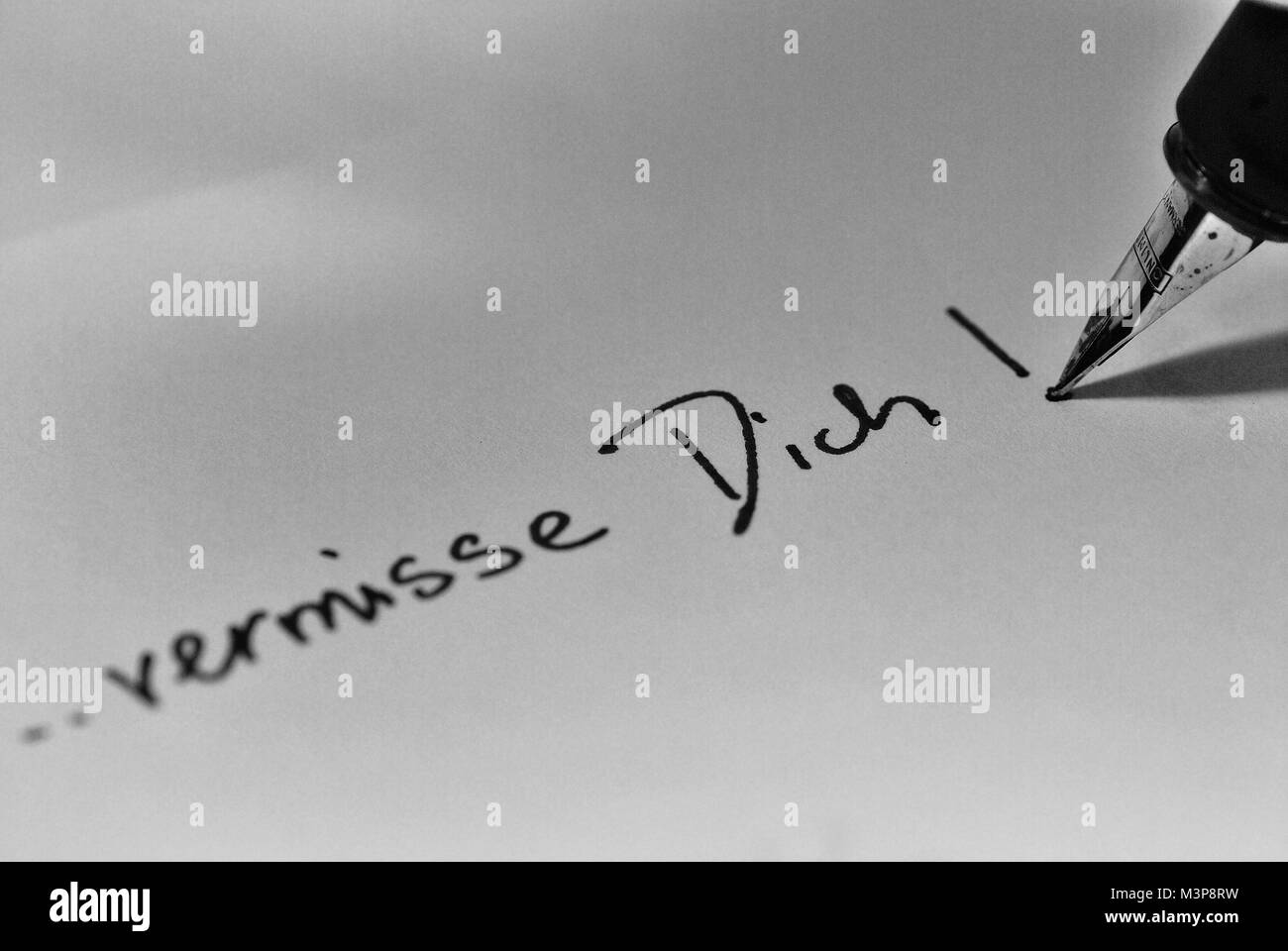 Messaggio scritto su una lettera - I miss you! Foto Stock