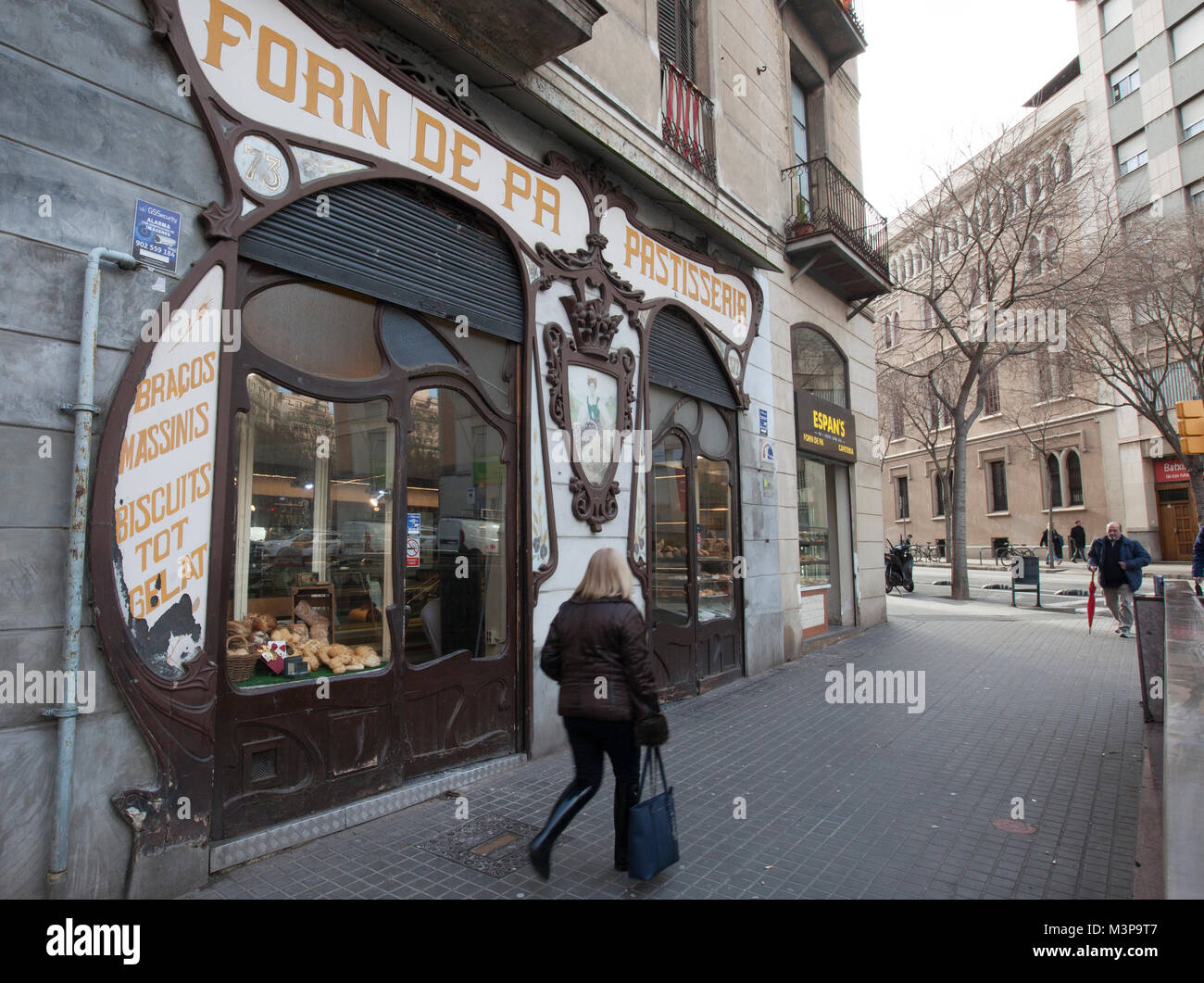 Forn sarret, artigiano panificio negozio anteriore, facciata in art nouveau,, Barcellona, Spagna Foto Stock