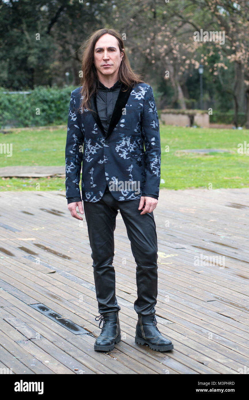 Roma, Italia. 12 Febbraio, 2018. Manuel Agnelli che frequentano il photocall di Caravaggio L'Anima e il Sangue alla Casa del Cinema di Roma Credito: Silvia Gerbino/Alamy Live News Foto Stock