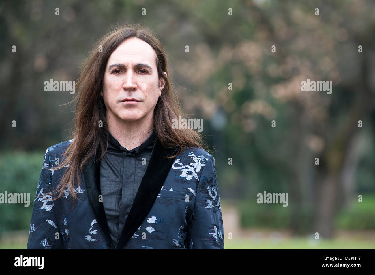 Roma, Italia. 12 Febbraio, 2018. Manuel Agnelli che frequentano il photocall di Caravaggio L'Anima e il Sangue alla Casa del Cinema di Roma Credito: Silvia Gerbino/Alamy Live News Foto Stock