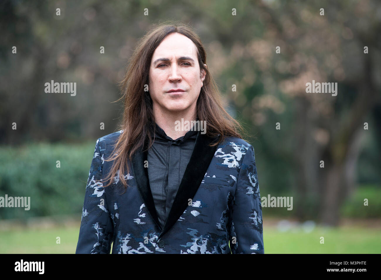 Roma, Italia. 12 Febbraio, 2018. Manuel Agnelli che frequentano il photocall di Caravaggio L'Anima e il Sangue alla Casa del Cinema di Roma Credito: Silvia Gerbino/Alamy Live News Foto Stock