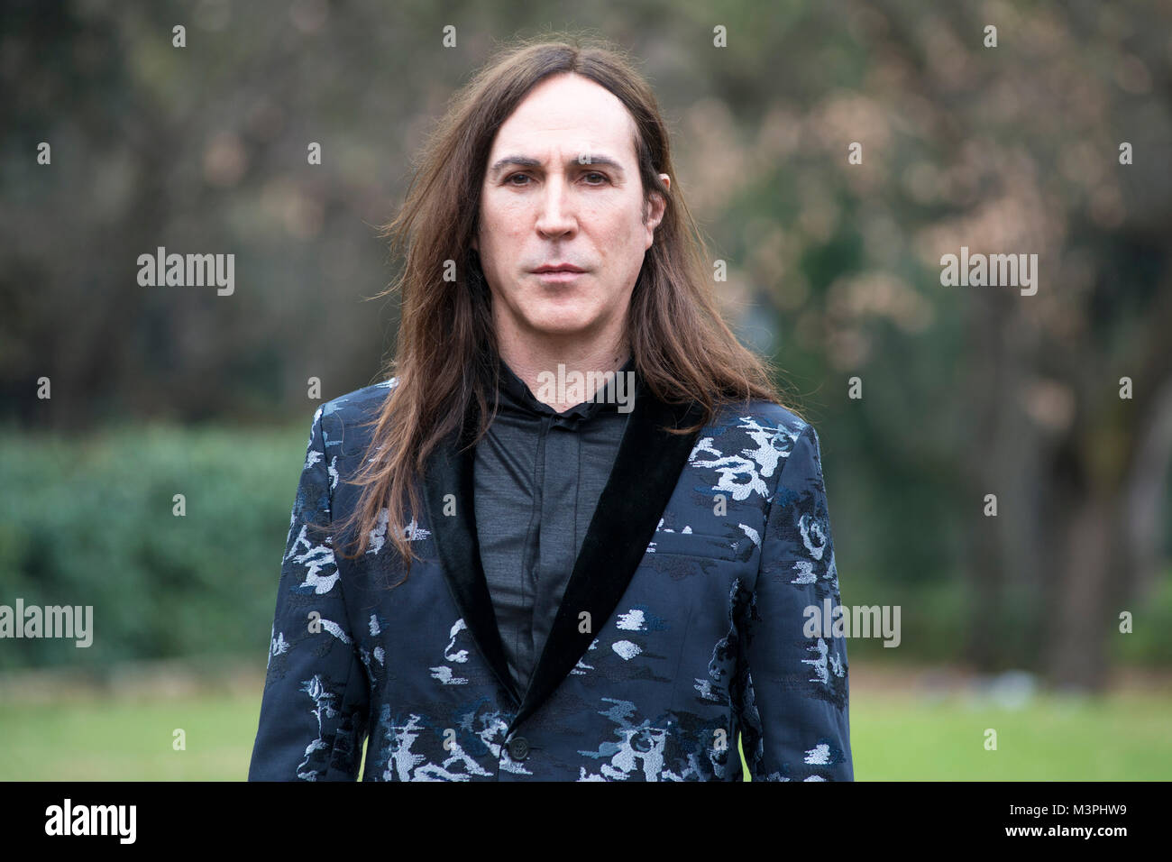 Roma, Italia. 12 Febbraio, 2018. Manuel Agnelli che frequentano il photocall di Caravaggio L'Anima e il Sangue alla Casa del Cinema di Roma Credito: Silvia Gerbino/Alamy Live News Foto Stock
