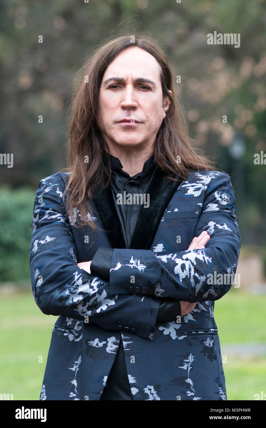 Roma, Italia. 12 Febbraio, 2018. Manuel Agnelli che frequentano il photocall di Caravaggio L'Anima e il Sangue alla Casa del Cinema di Roma Credito: Silvia Gerbino/Alamy Live News Foto Stock