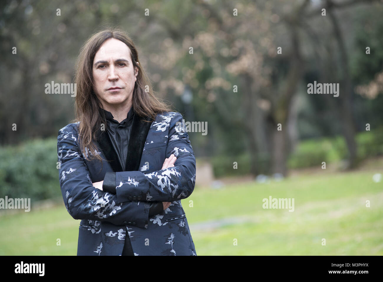 Roma, Italia. 12 Febbraio, 2018. Manuel Agnelli che frequentano il photocall di Caravaggio L'Anima e il Sangue alla Casa del Cinema di Roma Credito: Silvia Gerbino/Alamy Live News Foto Stock