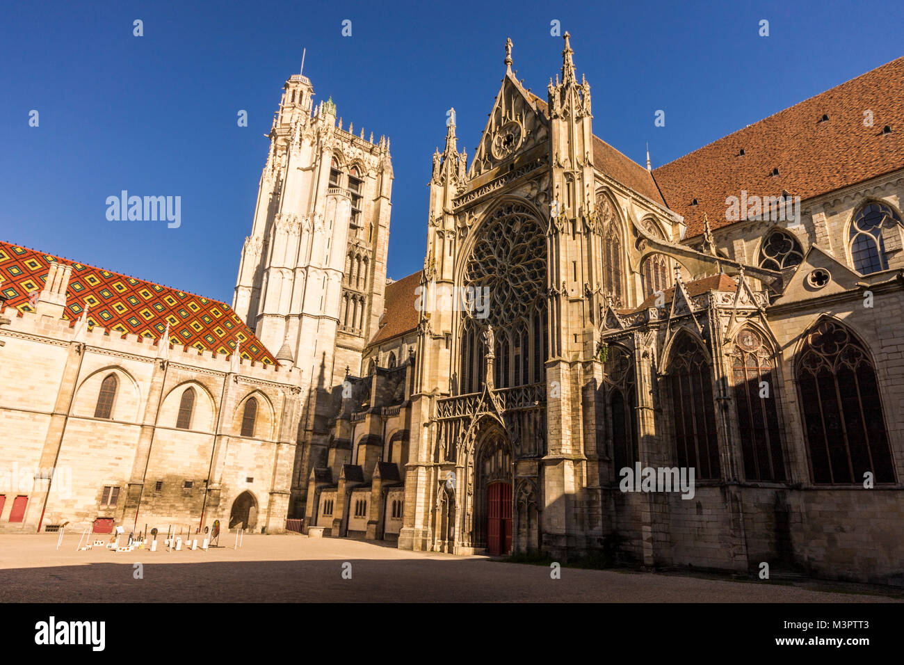 La cattedrale di Santo Stefano di Sens, una cattedrale cattolica a Sens in Borgogna, Francia orientale più grande delle prime chiese gotiche Foto Stock
