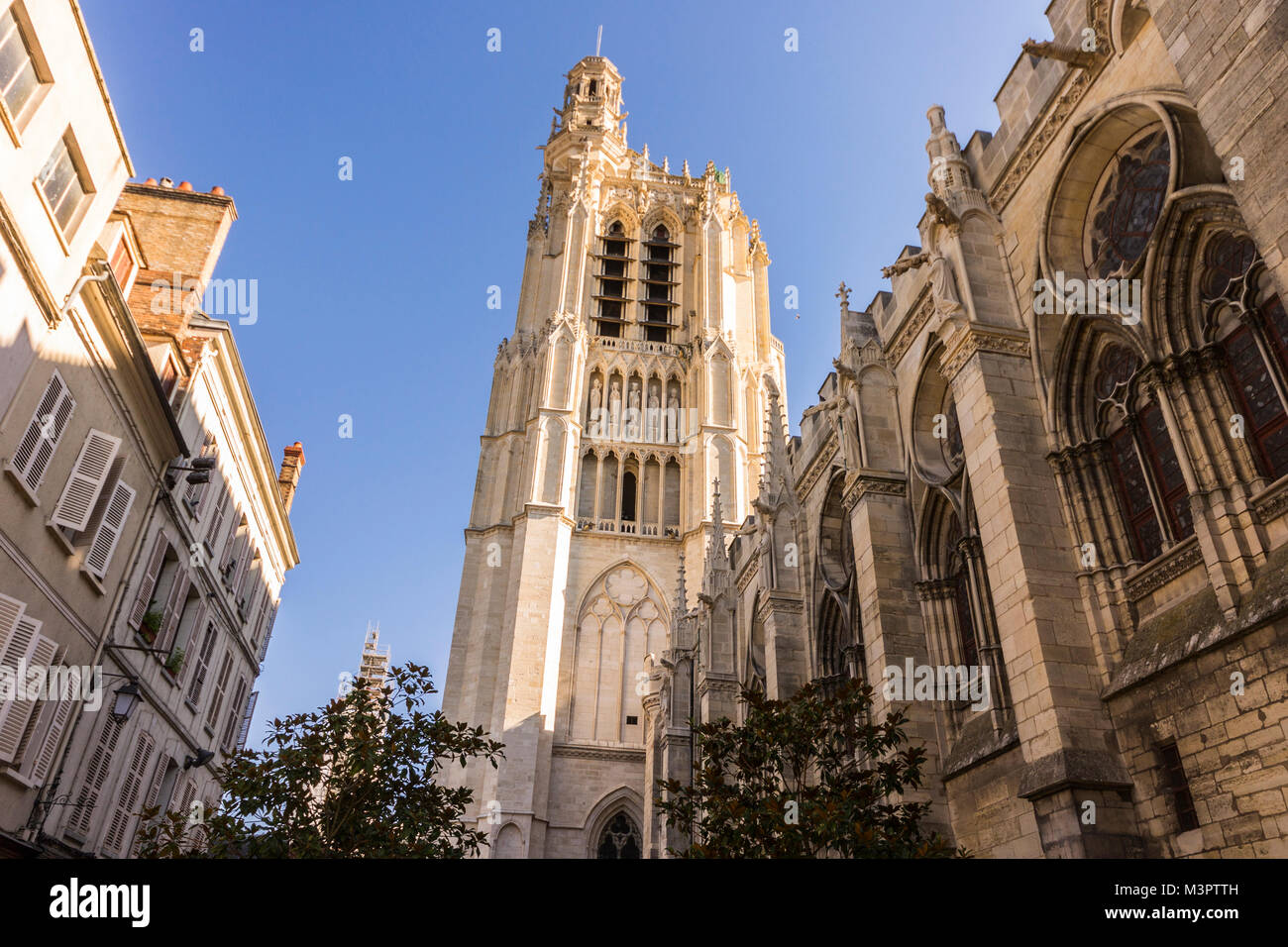 La cattedrale di Santo Stefano di Sens, una cattedrale cattolica a Sens in Borgogna, Francia orientale più grande delle prime chiese gotiche Foto Stock